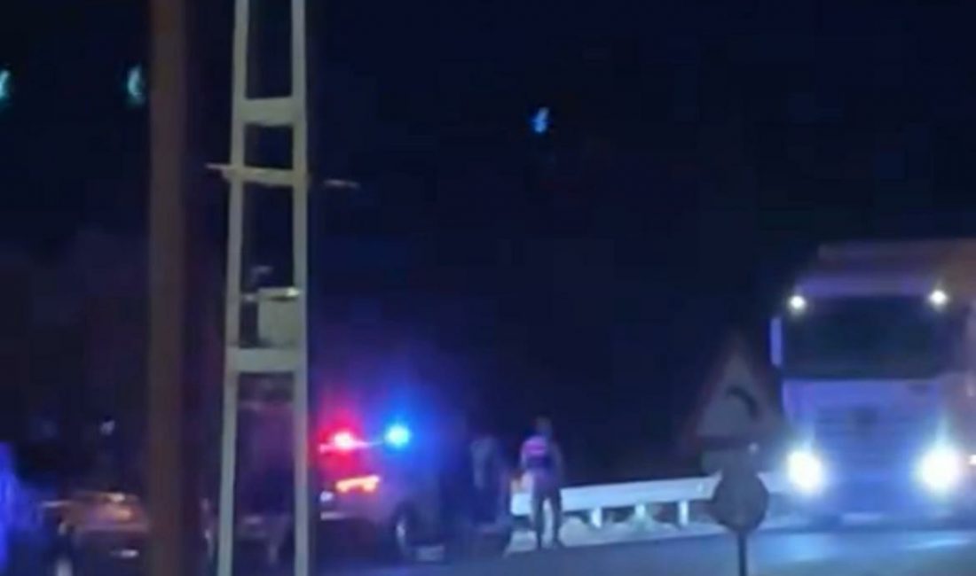 Hatay’da Bariyere Çarpan Otomobilin Sürücüsü Hayatını Kaybetti Hatay’ın Yayladağı ilçesinde meydana gelen trafik kazasında, bariyere çarpan otomobilin