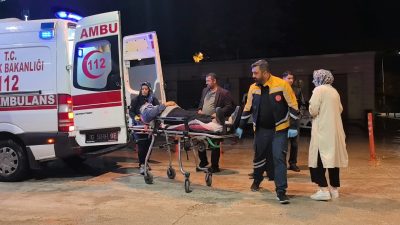   Bursa’nın İnegöl ilçesinde bir büyükbaş hayvan çiftliğinde ahırın çatısını