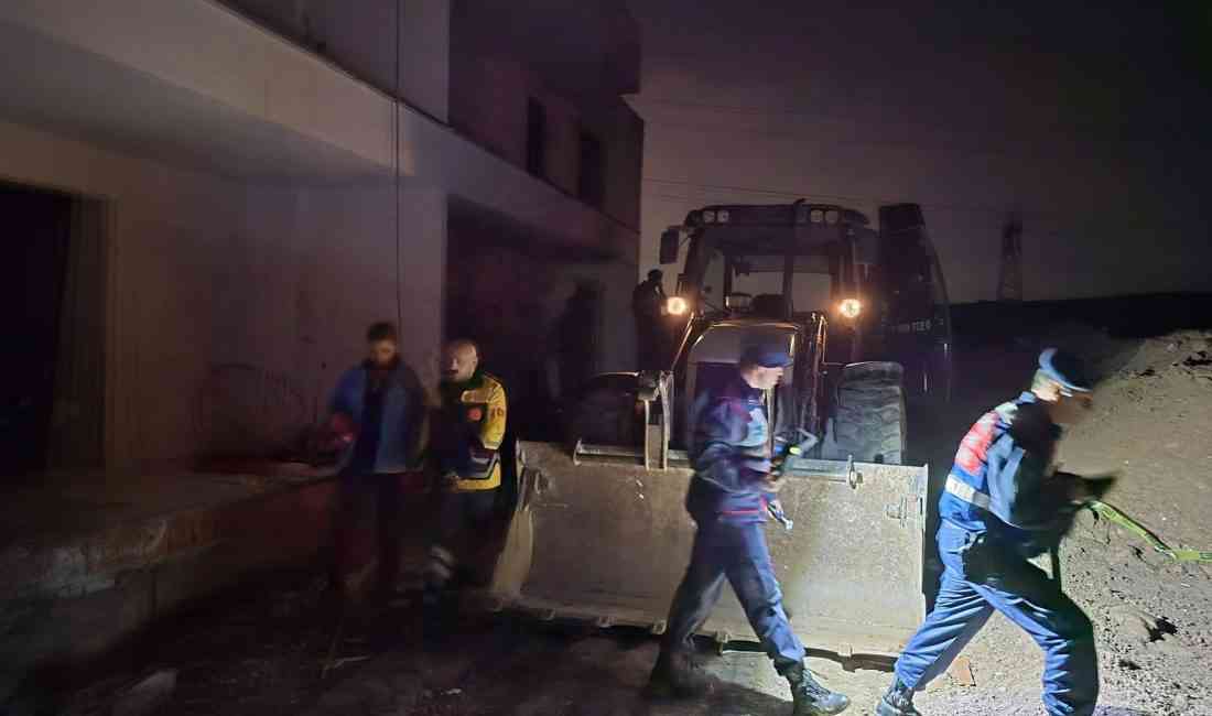 Bursa’nın Mudanya ilçesinde kanalizasyon hattı kazısı sırasında meydana gelen göçükte,