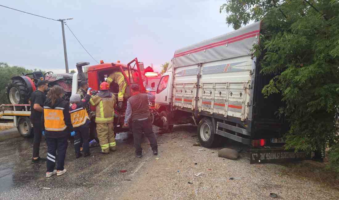 Bursa’nın Orhangazi ilçesinde traktör taşıyan çekici ile kamyonetin çarpışması sonucu