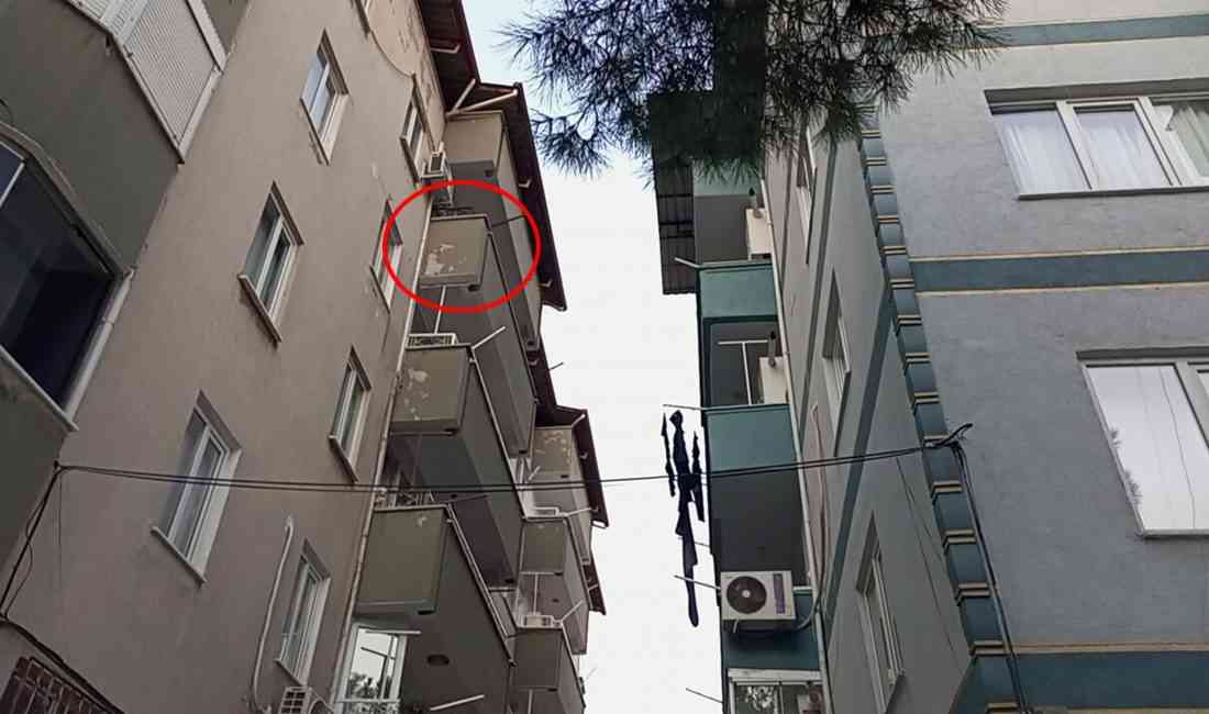 Aydın’ın Nazilli ilçesinde, evinin balkonunda çamaşır asarken 5’inci kattan düşen