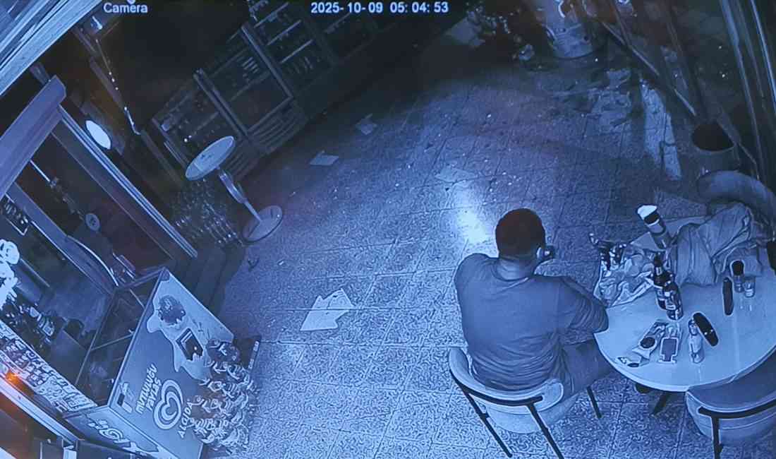 &nbsp; Burdur’un Bağlar Mahallesi’nde bir markete taşla camını kırarak giren