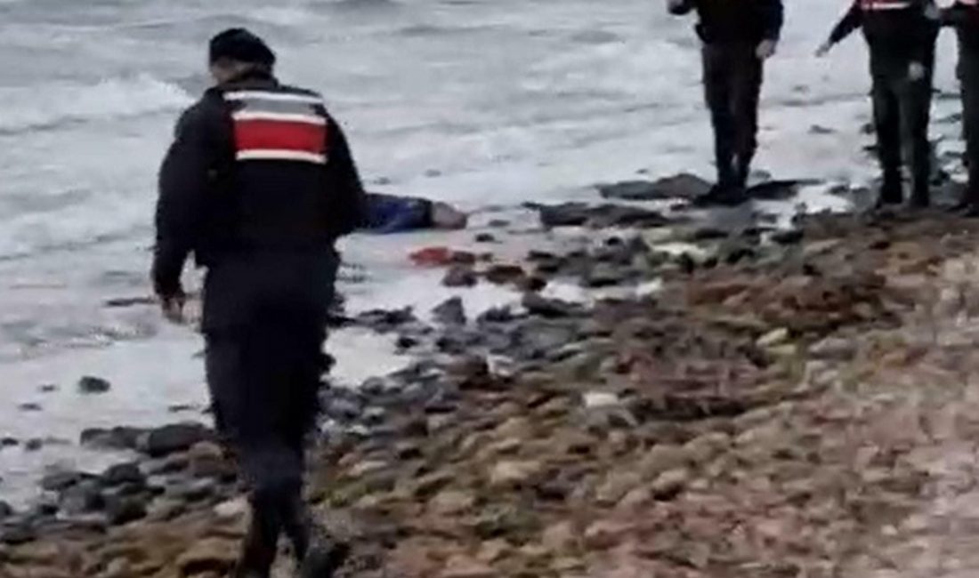Çanakkale’nin Gelibolu ilçesi açıklarında içerisinde 4 kişinin bulunduğu tekne alabora