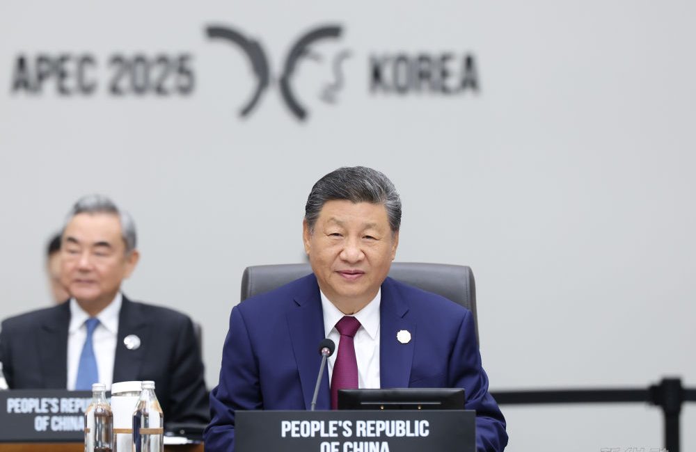 Şi Cinping APEC Zirvesi’nde Küresel İşbirliği ve Açık Ekonomi Vurgusu Yaptı Çin Devlet Başkanı Şi Cinping, Güney Kore’nin Gyeongju kentinde düzenlenen