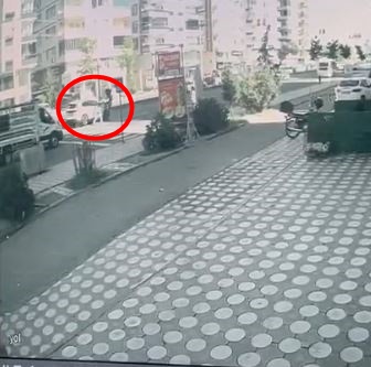 Batman’da Yaya Geçidinde 2 Kişiye Çarpan Cip Sürücüsü Serbest Bırakıldı Batman’da yaya geçidinde karşıya geçmeye çalışan iki kişiye ciple çarparak
