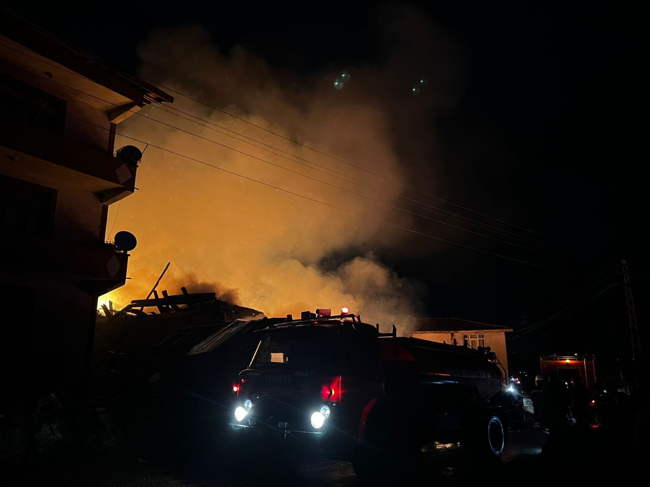   Çorum’un İskilip ilçesine bağlı Kozveren köyünde gece saatlerinde çıkan