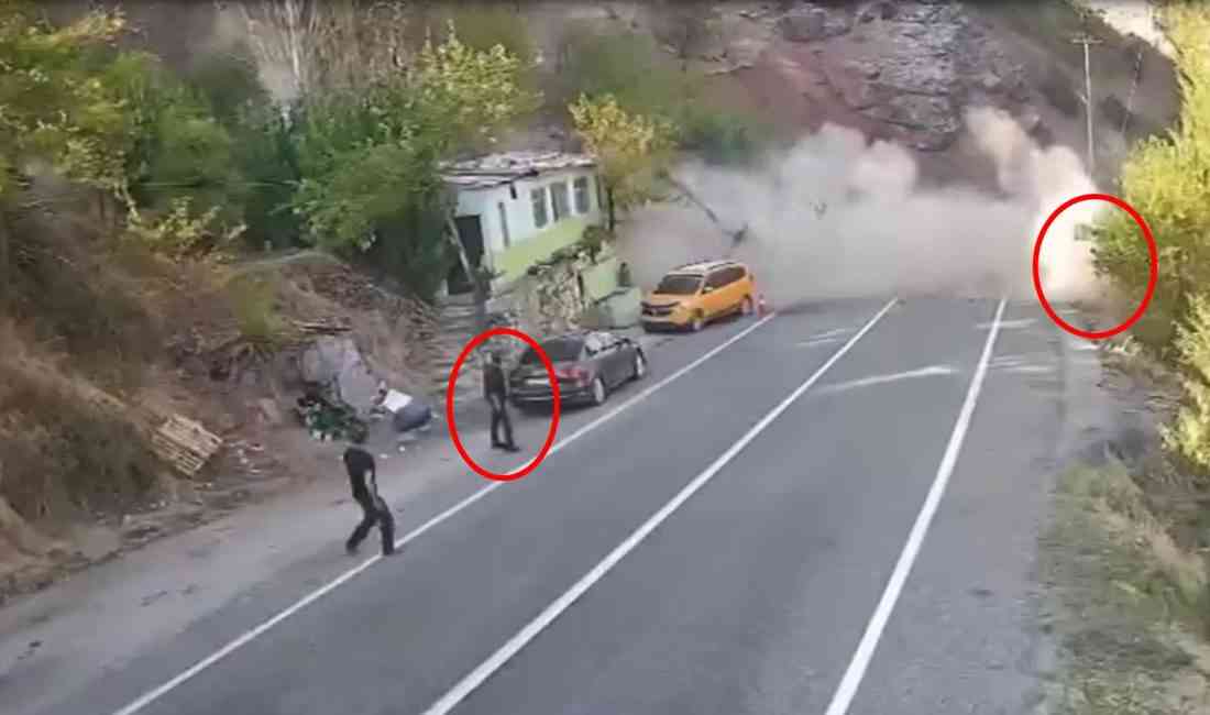 &nbsp; Tunceli-Erzincan kara yolunda, dağdan kopan kaya parçaları park halindeki