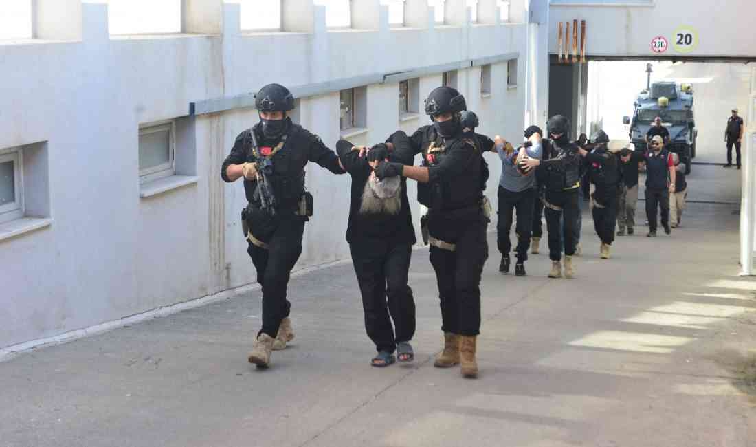 Adana’da, terör örgütü DEAŞ adına kentteki esnaf ve iş insanlarından