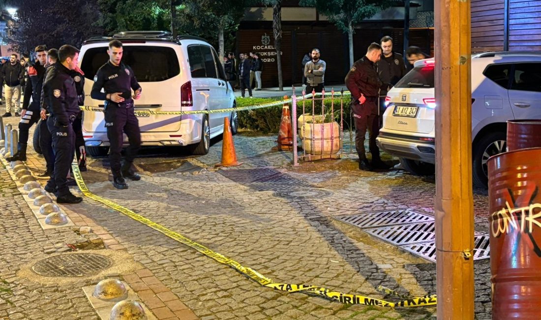   Kocaeli’nin İzmit ilçesinde bir eğlence mekanında çıkan tartışmanın silahlı