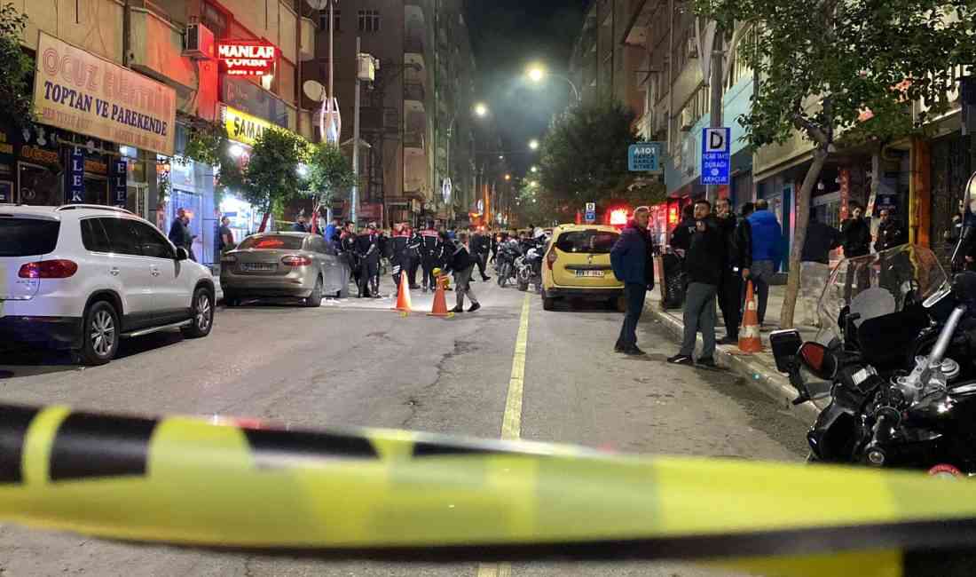 Elazığ’da iki grup arasında çıkan silahlı kavgada 3 kişi yaralandı.