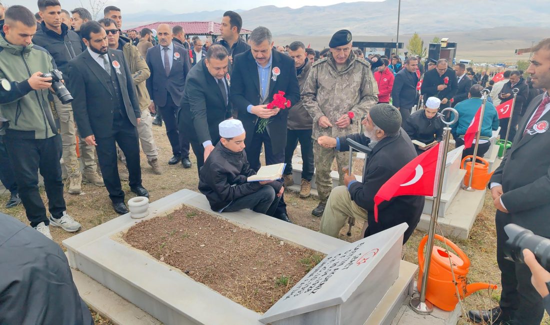 Yavi’de 25 Ekim 1993 Katliamı Şehitleri 32’İnci Yılında Anıldı Erzurum’un Çat ilçesi Yavi Mahallesi’nde 25 Ekim 1993’te PKK’lı teröristlerce