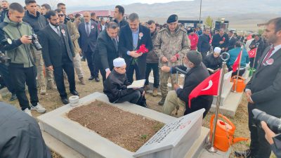 Yavi’de 25 Ekim 1993 Katliamı Şehitleri 32’İnci Yılında Anıldı Erzurum’un Çat ilçesi Yavi Mahallesi’nde 25 Ekim 1993’te PKK’lı teröristlerce