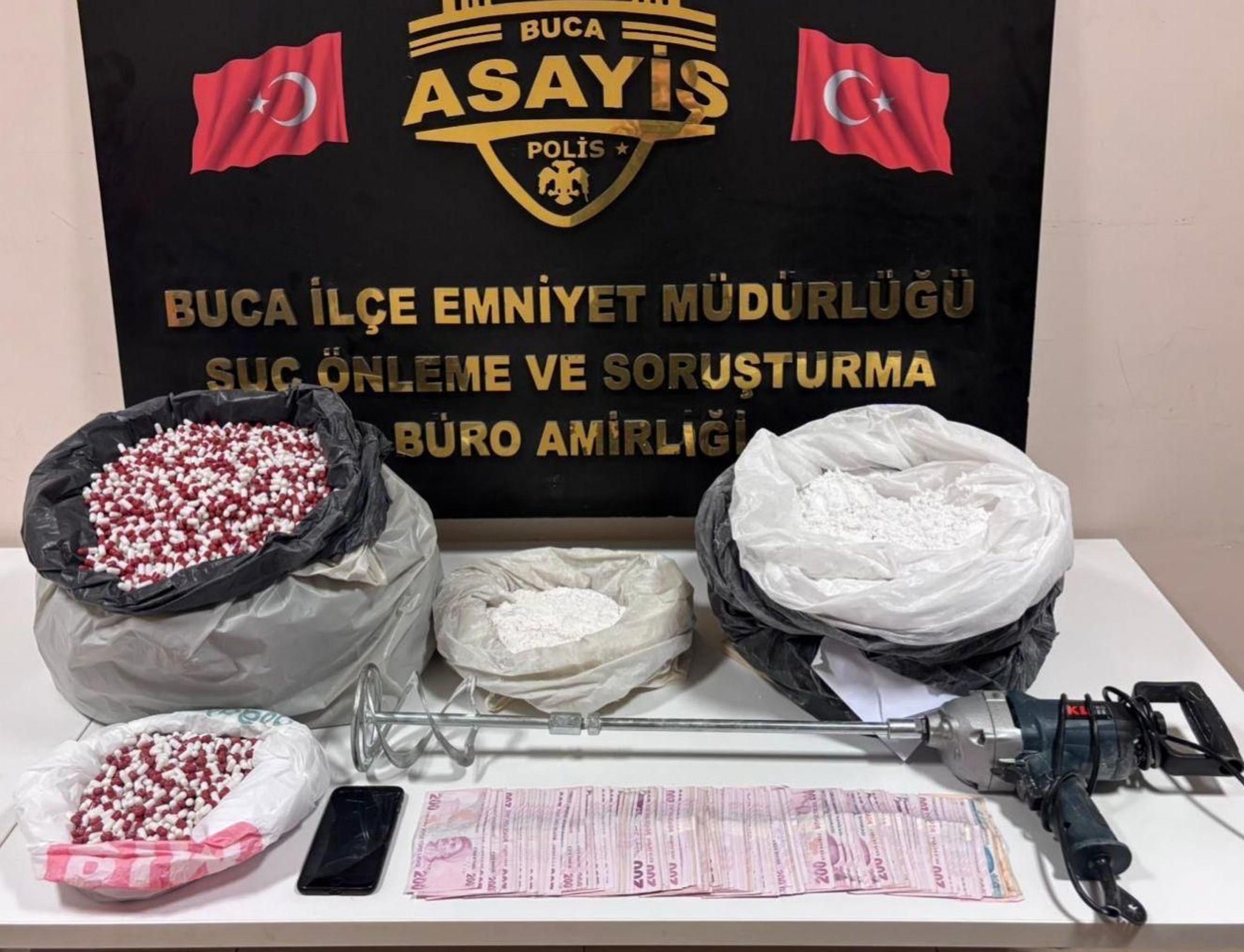   Evde 28 Bin Boş Kapsül Bulundu İzmir’in Buca ilçesinde