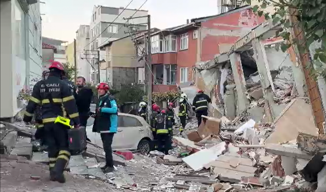 Kocaeli’nin Gebze İlçesinde 6 Katlı Bina Çöktü: Ekipler Enkazda Arama-Kurtarma Çalışması Başlattı Kocaeli’nin Gebze ilçesinde sabah saatlerinde 6 katlı bir bina çöktü.