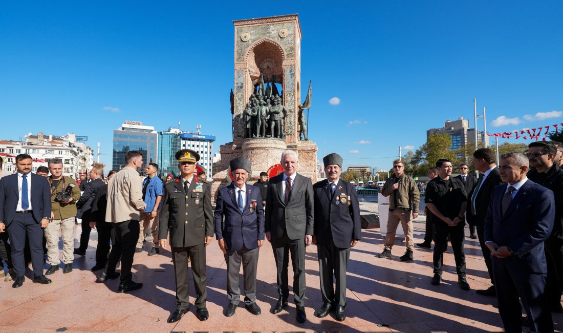 İstanbul’un Kurtuluşunun 102’nci Yılı Taksim’de Törenle Kutlandı İstanbul’un düşman işgalinden kurtuluşunun 102’nci yıl dönümü, Taksim’deki Cumhuriyet Anıtı