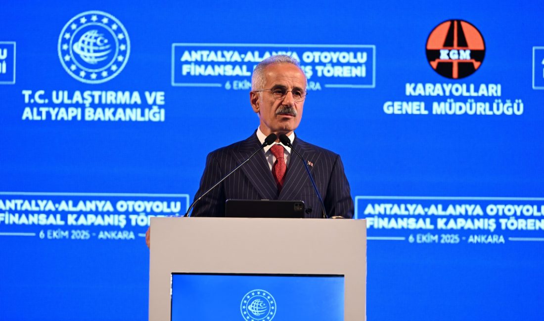 Ulaştırma ve Altyapı Bakanı Abdulkadir Uraloğlu, Antalya-Alanya Otoyolu’nun finansman kapanış