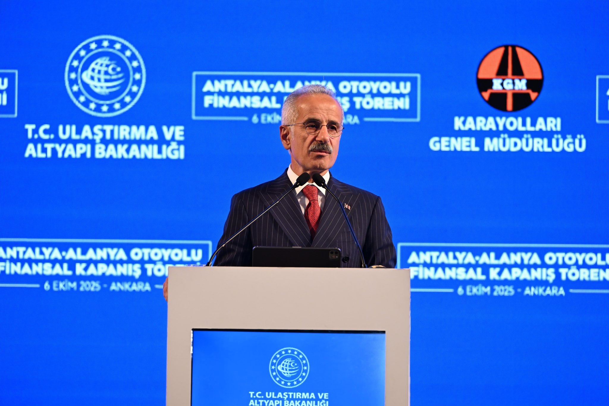 Ulaştırma ve Altyapı Bakanı Abdulkadir Uraloğlu, Antalya-Alanya Otoyolu’nun finansman kapanış