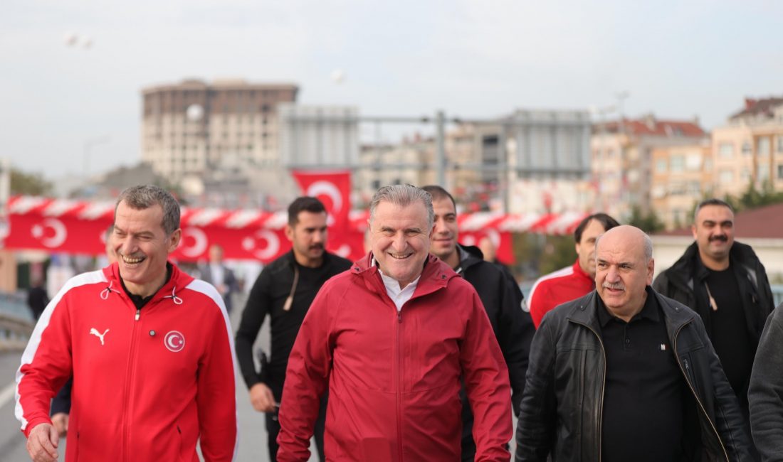Zeytinburnu’nda Cumhuriyetin 102’nci Yılına Özel 16’ncı Cumhuriyet Koşusu Düzenlendi Cumhuriyetin 102’nci yıldönümü kutlamaları kapsamında İstanbul’un Zeytinburnu ilçesinde bu yıl