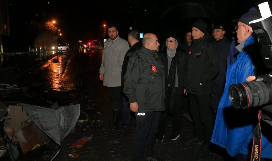 Sındırgı Depreminde 22 Kişi Yaralandı Balıkesir’in Sındırgı ilçesinde meydana gelen 6,1 büyüklüğündeki depremin ardından sağlık