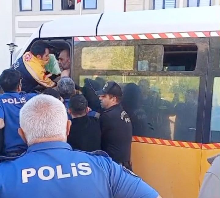 Gaziantep’in İslahiye ilçesinde, trafiği tehlikeye düşürdüğü gerekçesiyle para cezası kesilen