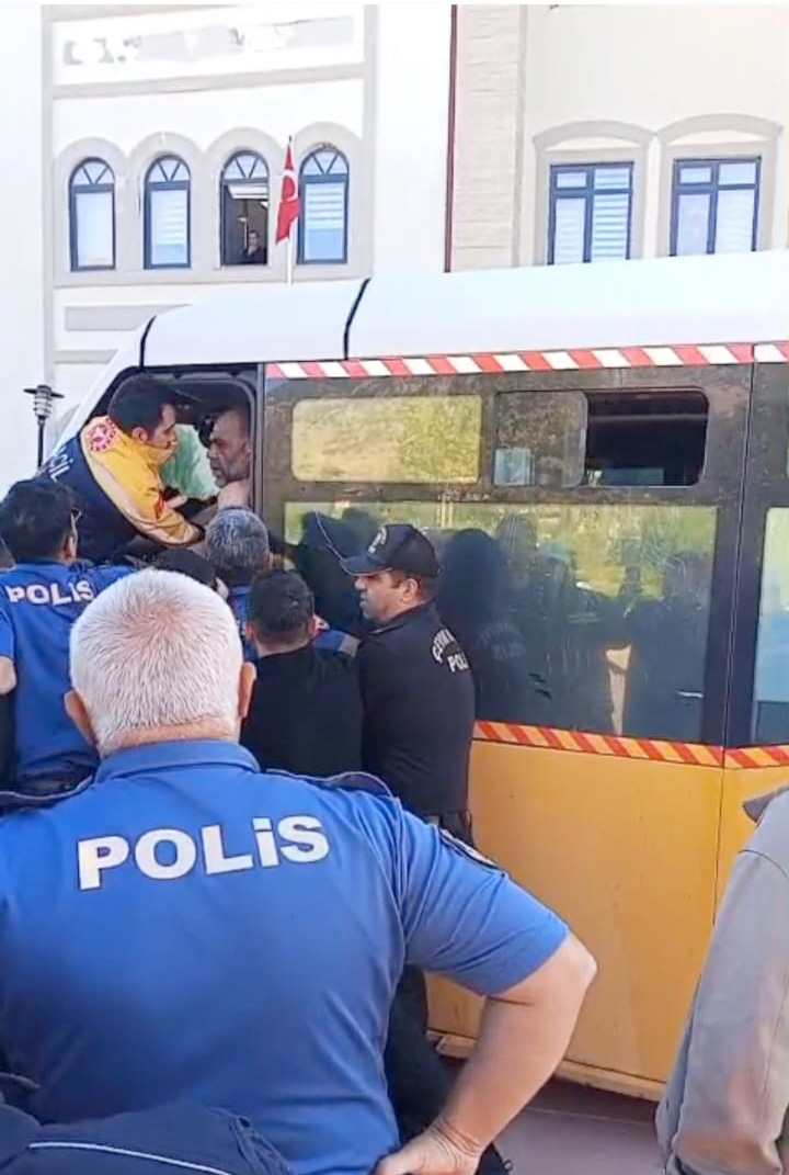 Gaziantep’in İslahiye ilçesinde, trafiği tehlikeye düşürdüğü gerekçesiyle para cezası kesilen