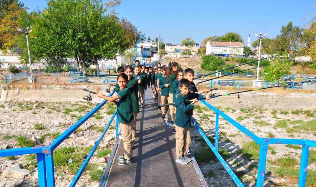 Kütahya’dan doğup Uşak ve Manisa’dan geçerek İzmir’in Foça ilçesinden Ege