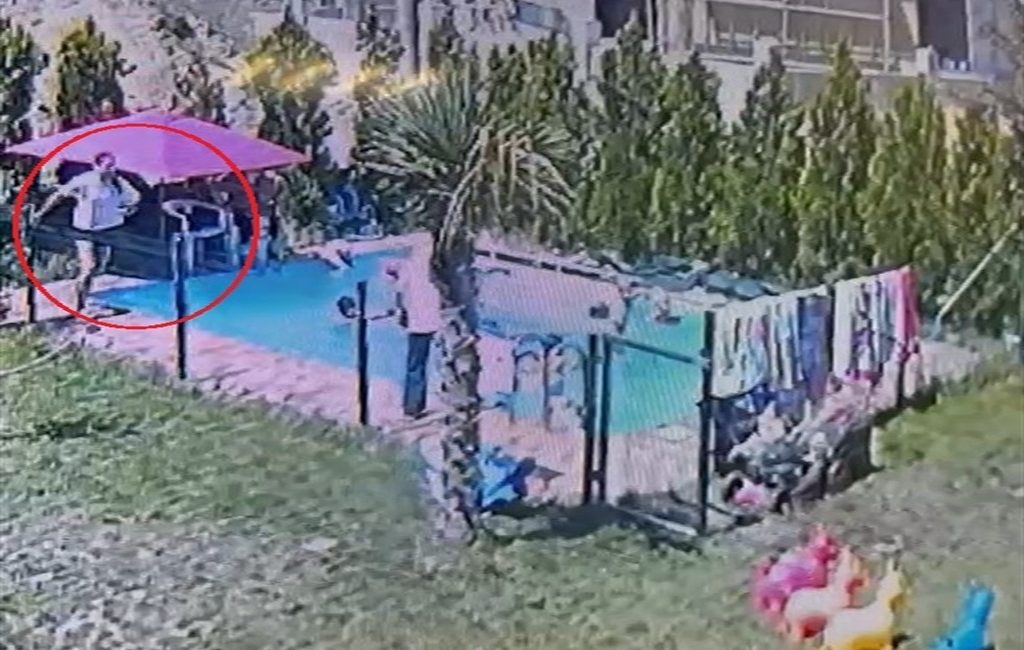   Bursa’nın İnegöl ilçesinde özel bir anaokulunda yüzme etkinliği sırasında