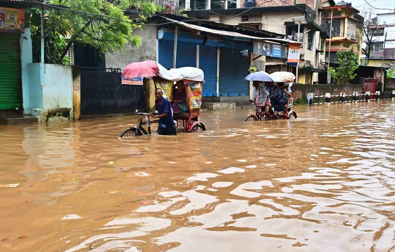   Hindistan’ın Batı Bengal eyaletine bağlı Darjeeling kentinde etkili olan