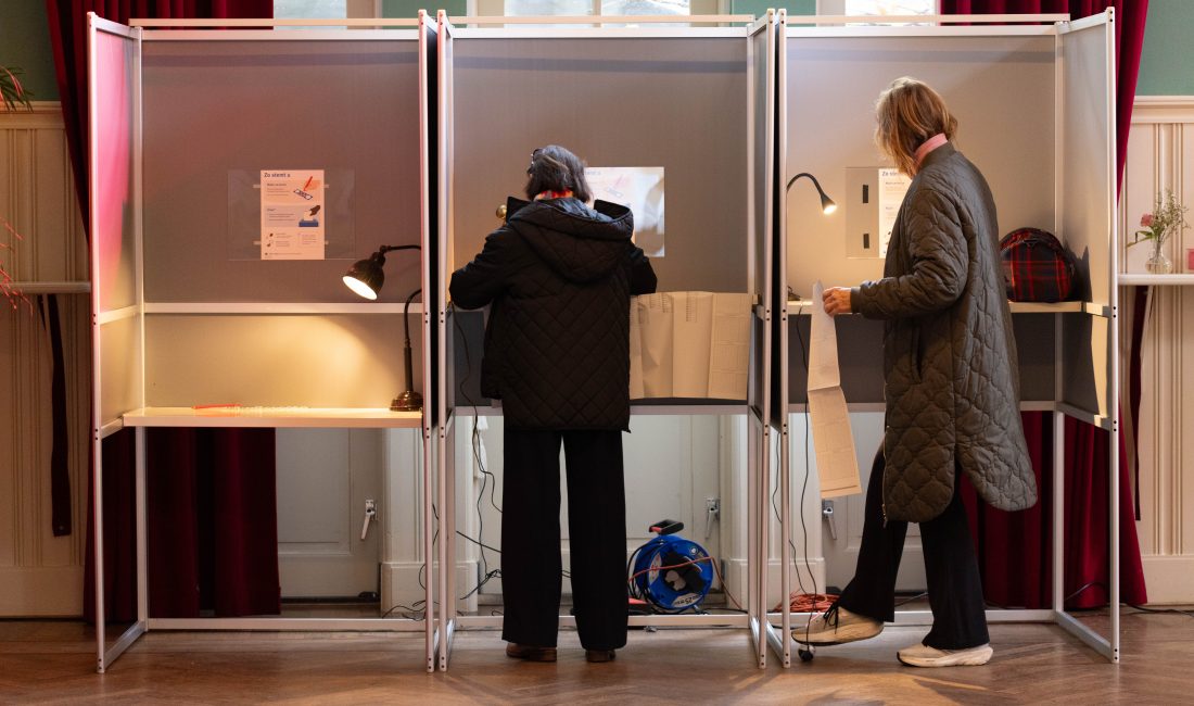 Hollanda’da düzenlenen genel seçimlerde, ilk sandık çıkış anketlerine göre Rob