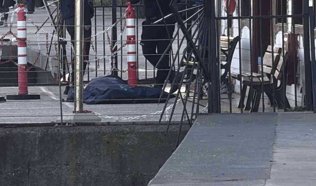 &nbsp; Fatih Sultan Mehmet (FSM) Köprüsü’nde aracından inerek denize atlayan