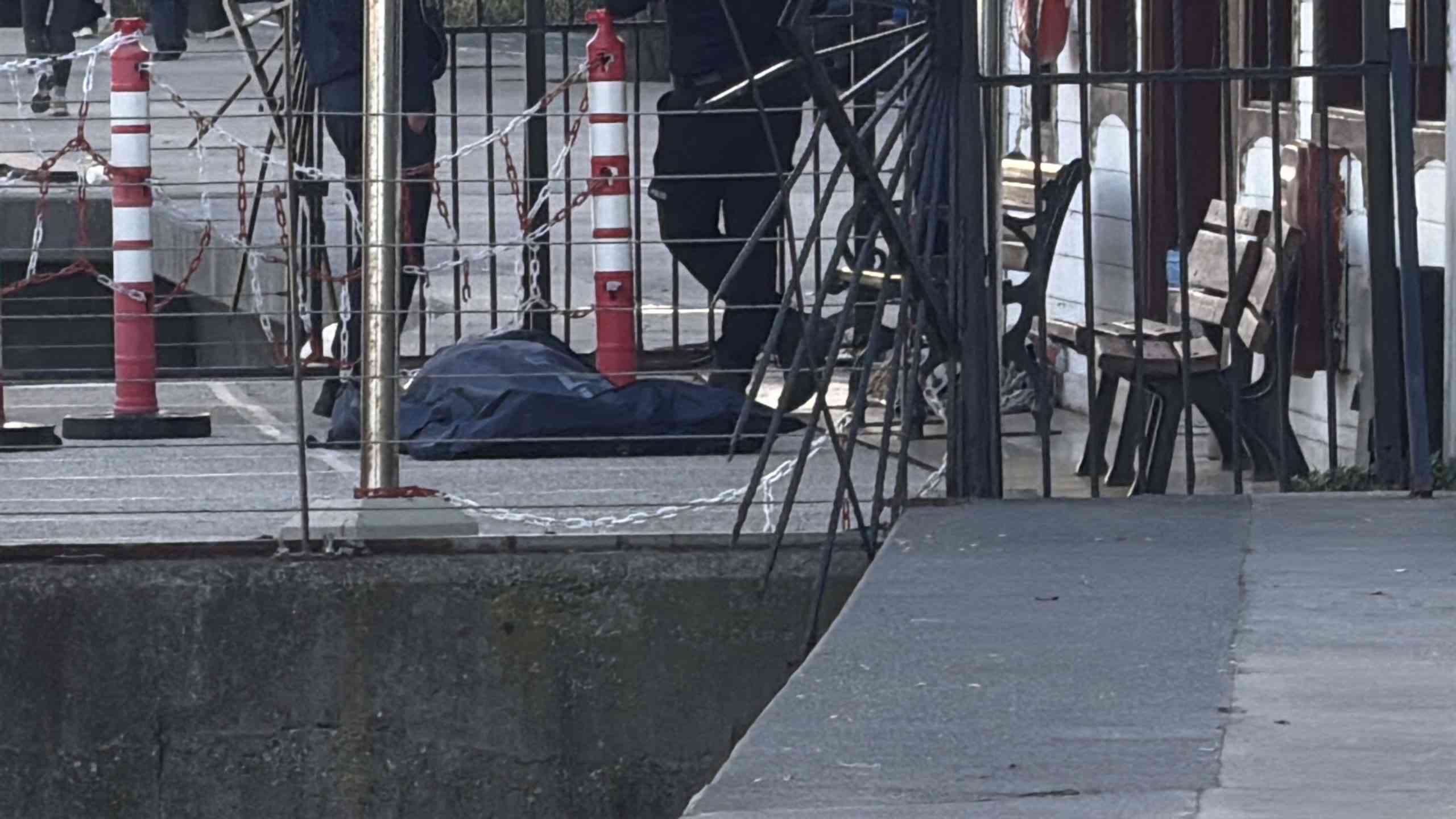 &nbsp; Fatih Sultan Mehmet (FSM) Köprüsü’nde aracından inerek denize atlayan