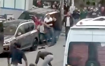   İstanbul’un Esenyurt ilçesinde akraba iki aile arasında çıkan bıçaklı