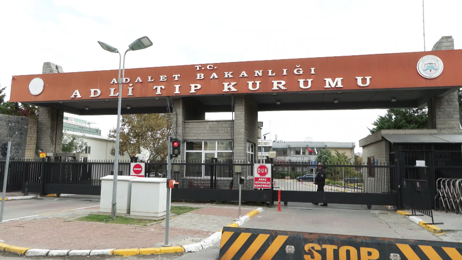 İstanbul Esenyurt’ta yolun karşısına geçmeye çalışan 35 yaşındaki Neşe Dökmeci,