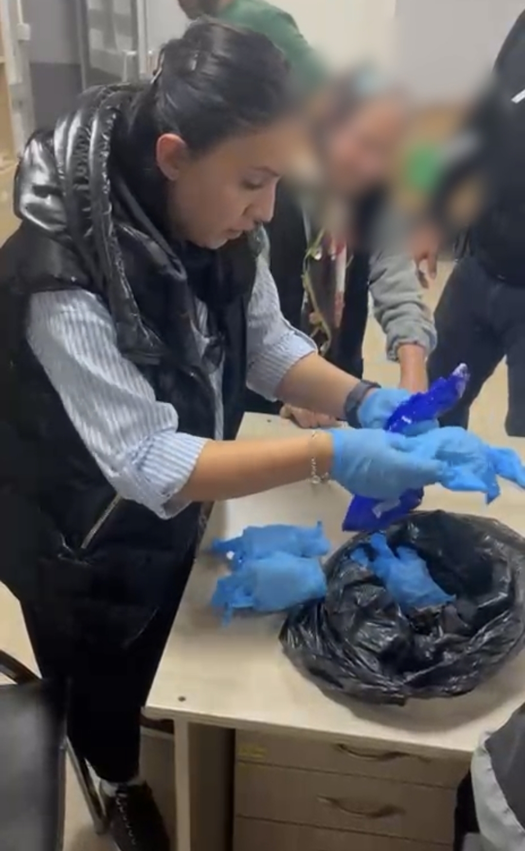 Esenyurt’ta dilencilik yaptığı tespit edilen bir kadının üzerinden 67 adet