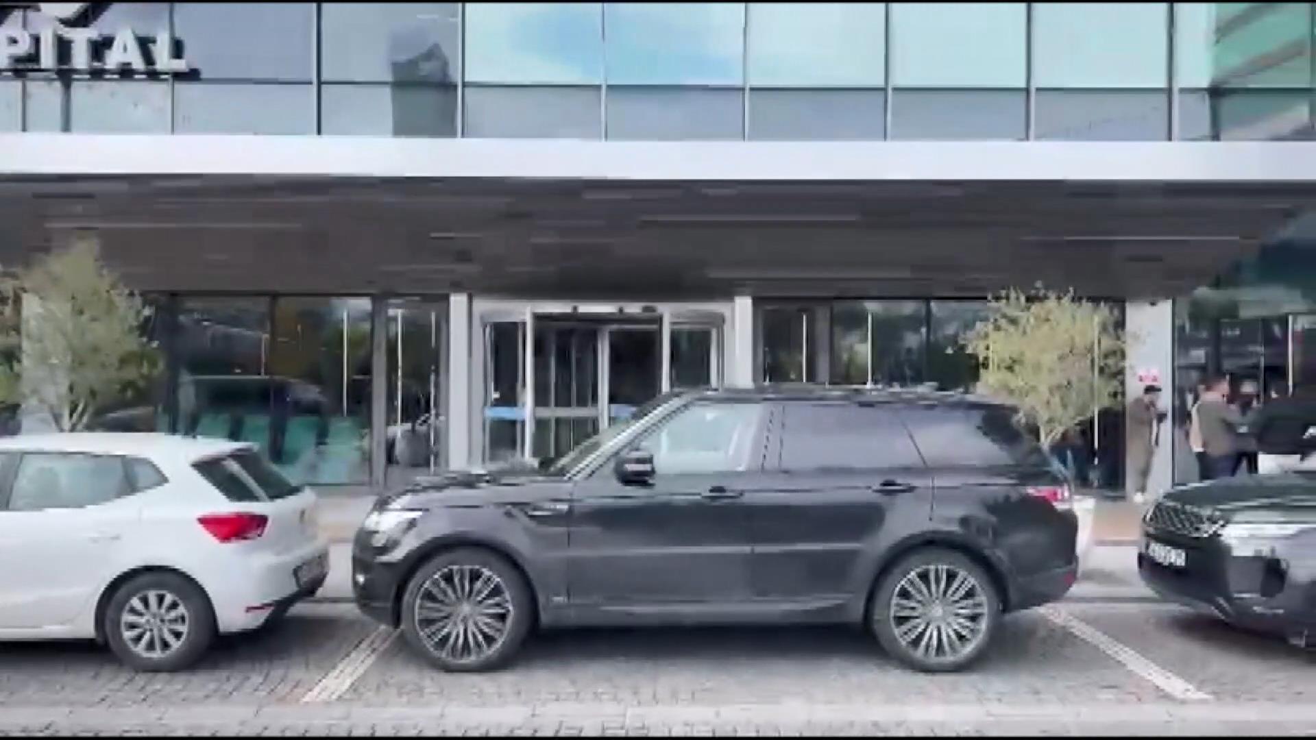 Şarkıcı Fatih Ürek, evinde geçirdiği kalp krizi sonrası hastaneye kaldırıldı.