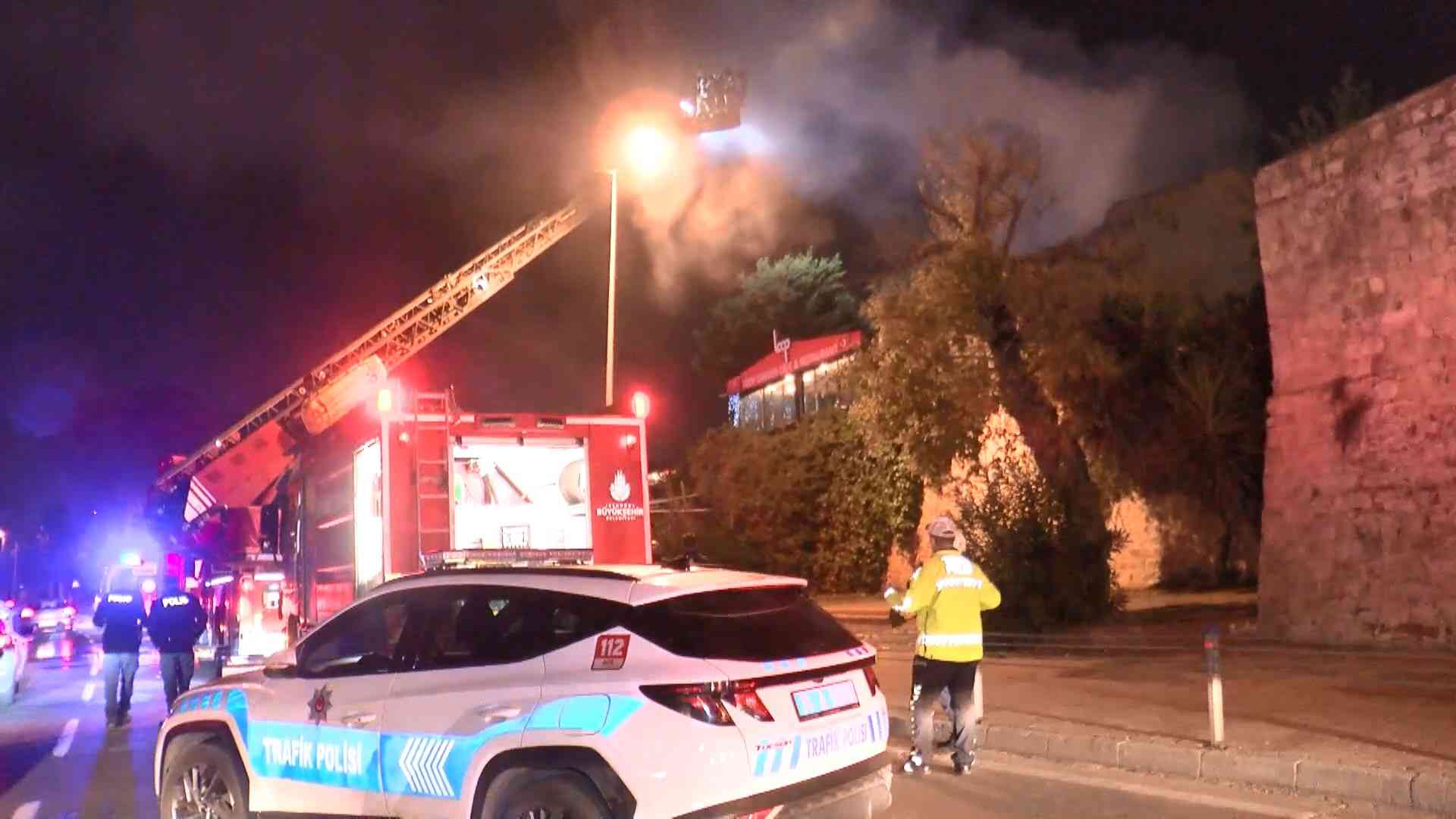Fatih Küçük Ayasofya Mahallesi’nde iki katlı metruk bir binada çıkan