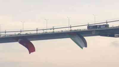 &nbsp; Filistin’e destek amacıyla İstanbul Valiliği tarafından Boğaz’daki köprülere Filistin