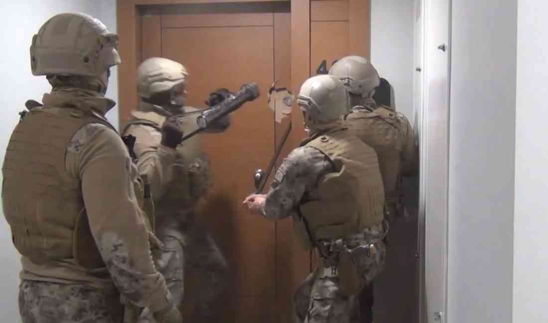 İstanbul’da terör örgütü DEAŞ’a yönelik düzenlenen operasyonda 21 şüpheli yakalanarak