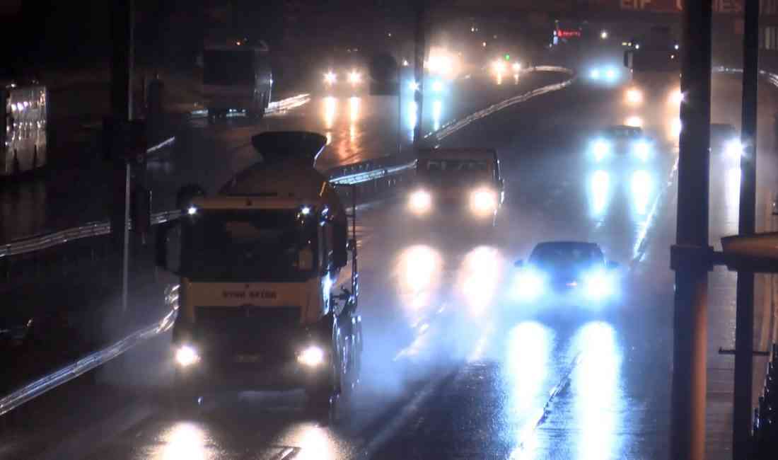 &nbsp; Meteoroloji Genel Müdürlüğü’nün uyarılarının ardından İstanbul’da sabah saatlerinde başlayan