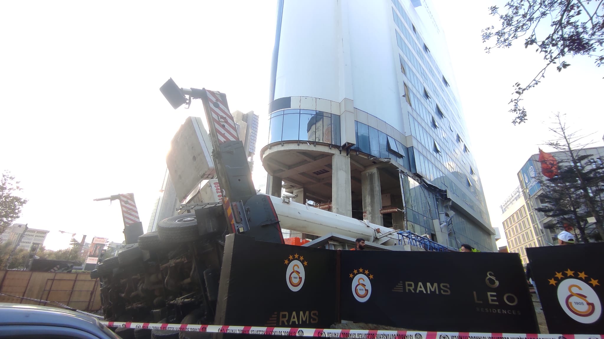 İstanbul Şişli’de Mecidiyeköy’de yapımı devam eden bir rezidans inşaatında yaklaşık