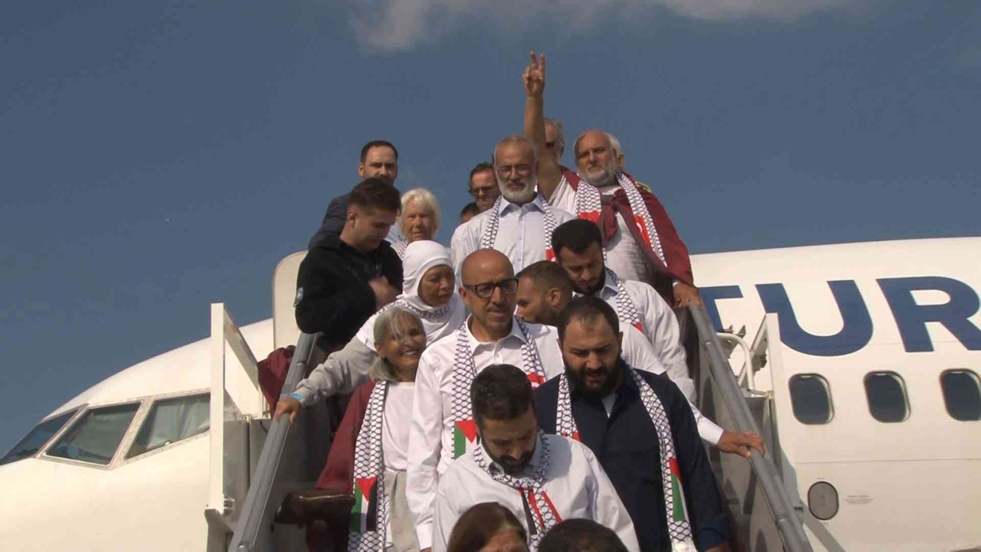 İsrail tarafından uluslararası sularda alıkonulan Özgürlük Filosu’nda yer alan 18’i