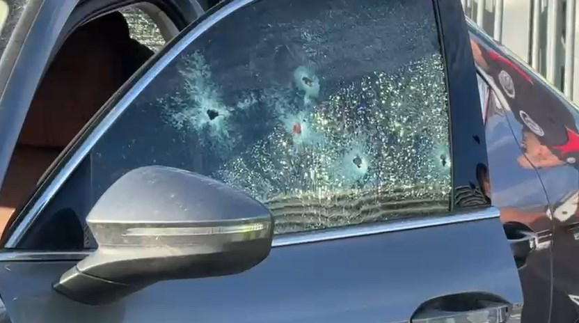İstanbul Zincirlikuyu’dan Beşiktaş yönüne giden bir otomobile, 15 Temmuz Şehitler