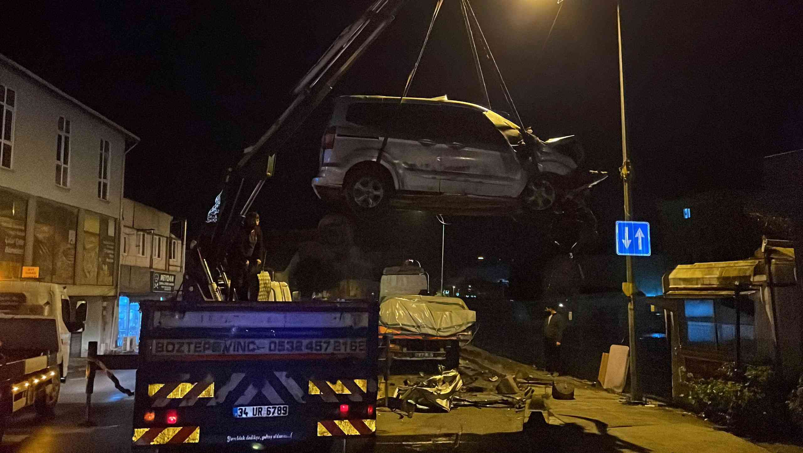 &nbsp; İstanbul’un Sultanbeyli ilçesinde polisin ‘dur’ ihtarına uymayan hafif ticari