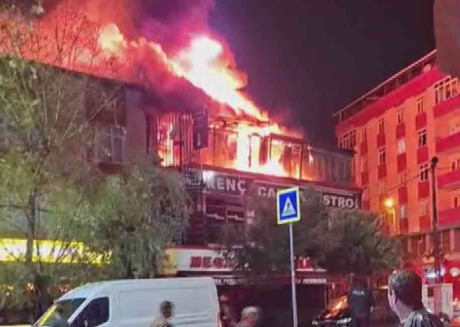 İstanbul’un Sultangazi ilçesinde, üç katlı bir binanın üst katında bulunan