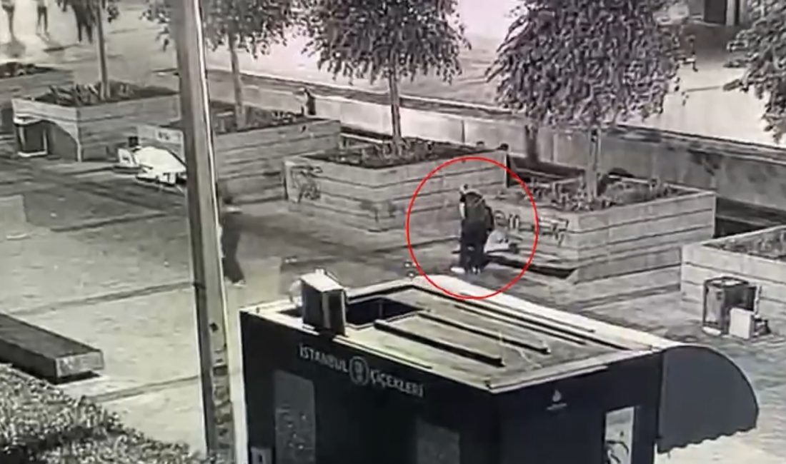 Taksim Meydanı’nda Uyuyan Kişinin Cep Telefonunu Çalan Şüpheli Suçüstü Yakalandı   Taksim Meydanı’nda bankta uyuyan H.D.’nin cep telefonunu çalan şüpheli,