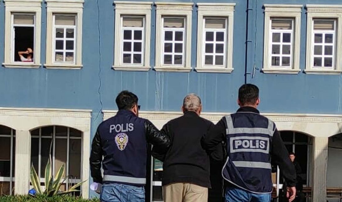 İzmir’in Foça ilçesinde polis ekiplerince gerçekleştirilen denetimlerde, ‘cinsel istismar’ suçundan