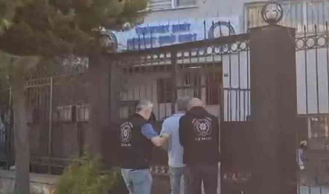 İzmir’de polis ekiplerince düzenlenen geniş çaplı asayiş operasyonunda, çeşitli suçlardan