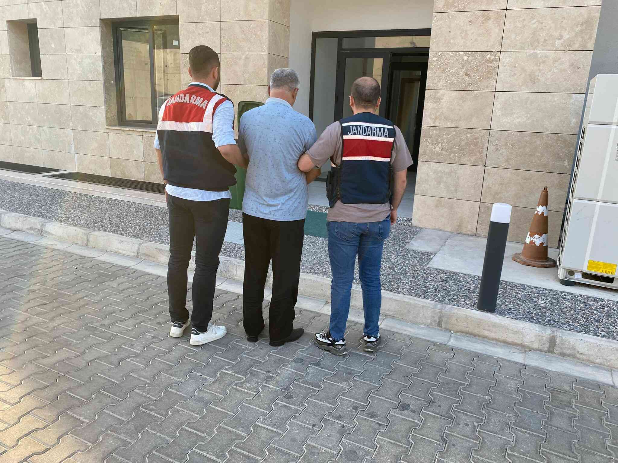 Jandarmadan Eş Zamanlı Baskın İzmir’de DEAŞ terör örgütüne yönelik düzenlenen