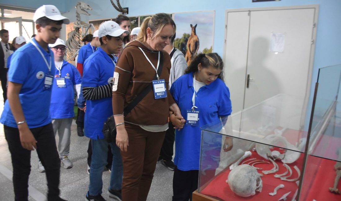   Ege Üniversitesi Tabiat Tarihi Müzesi’nde Bilimle Tanıştılar İzmir’de orta