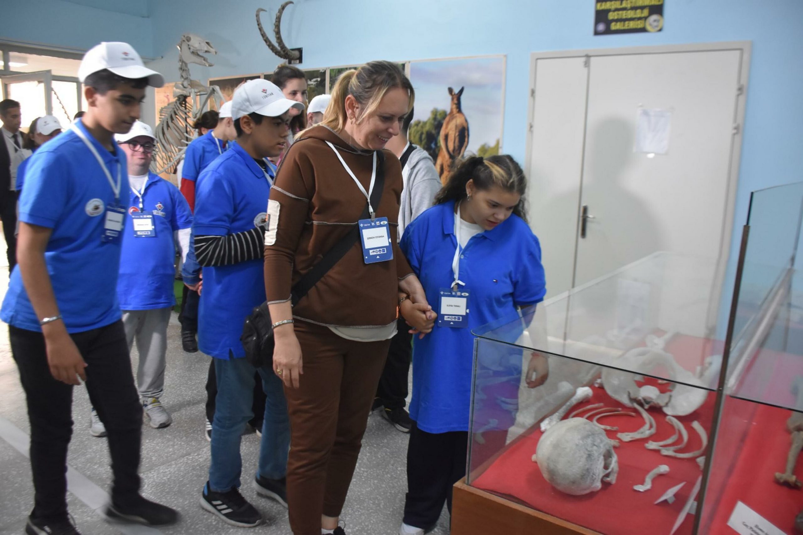   Ege Üniversitesi Tabiat Tarihi Müzesi’nde Bilimle Tanıştılar İzmir’de orta